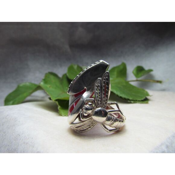 Handmade Red and White Nautilus Shell with Two Sterling Silver Dragonflies Ring - Picture 6 of 11